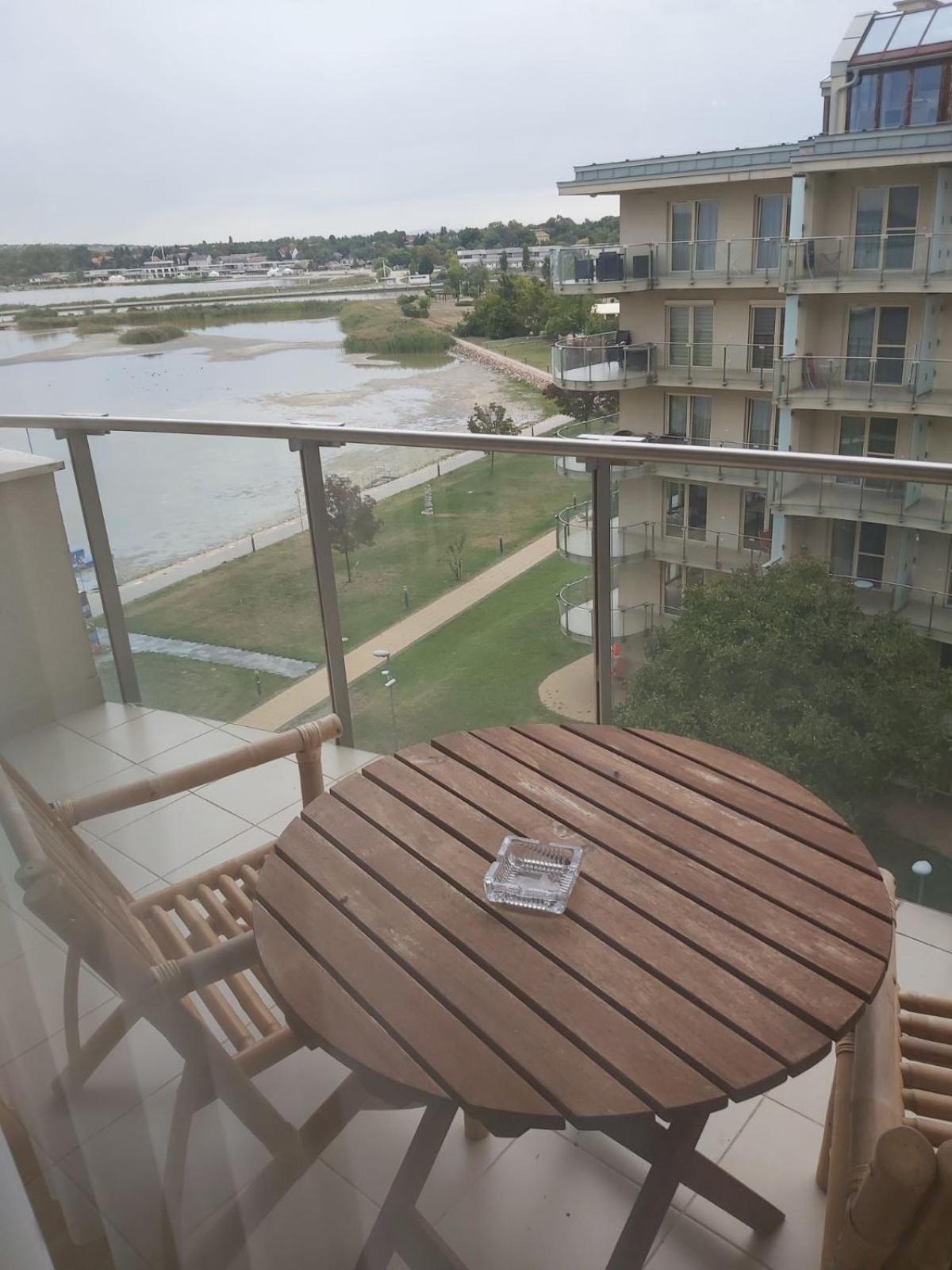 Wellness Apartments In Velence Ngoại thất bức ảnh